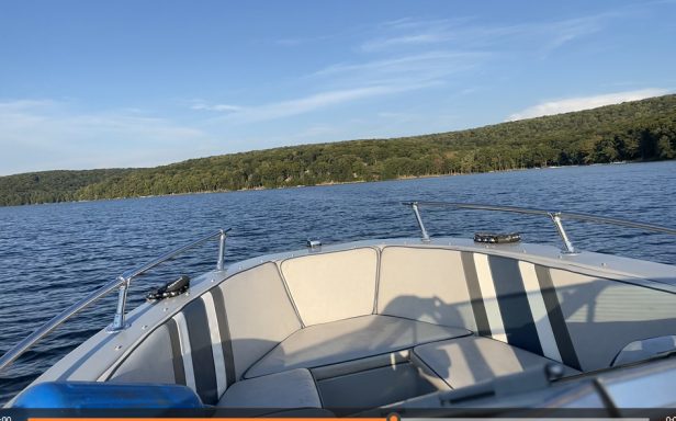 Bowrider in Lake